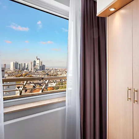 Hotel Leonardo Royal Frankfurt 4*