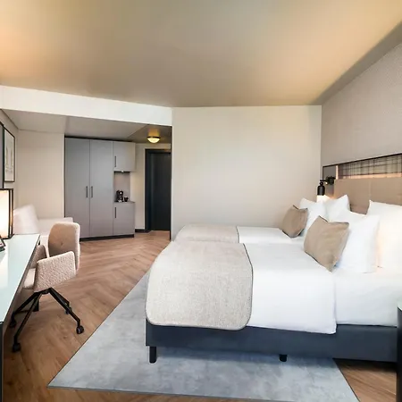 Hotel Leonardo Royal Frankfurt 4*